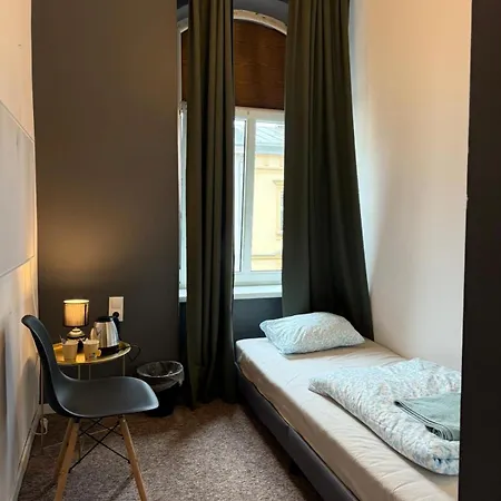 Hostel Lanzo St 48