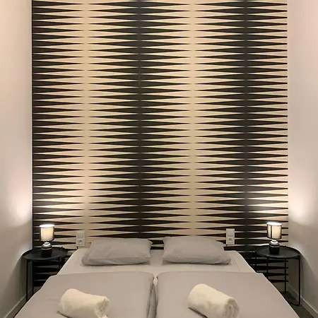 Hostel Lanzo St 48 *