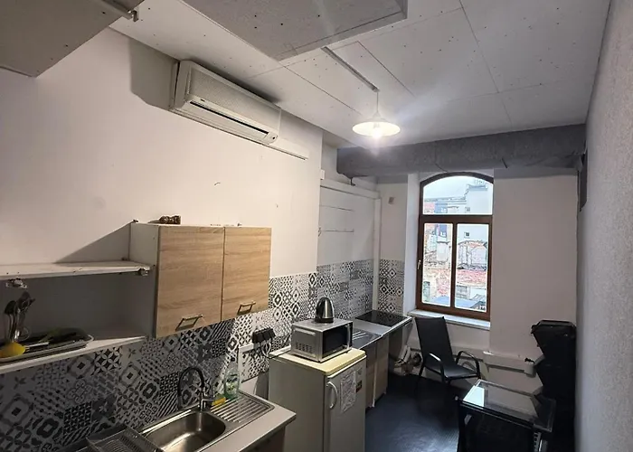 Lanzo St 48 Hostel *