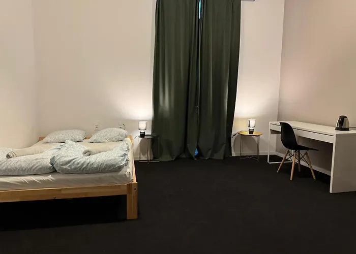 Hostel Lanzo St 48 *