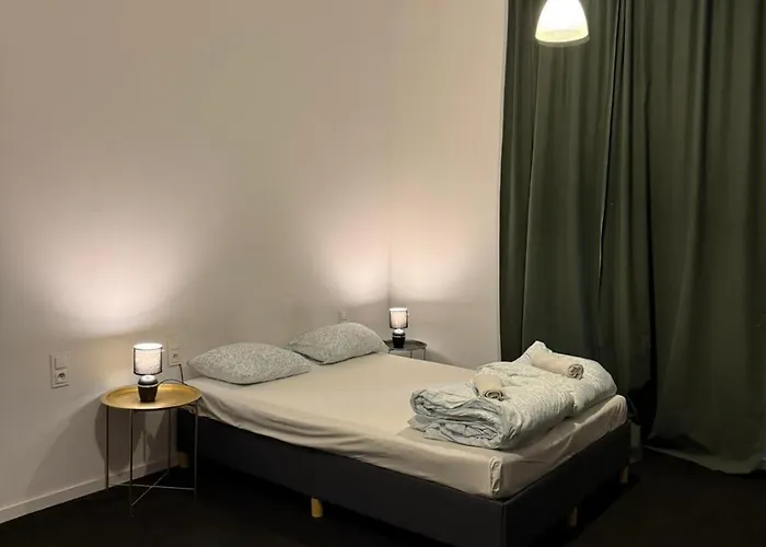 Lanzo St 48 Hostel *