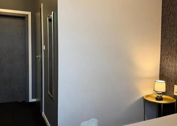 Lanzo St 48 Hostel *