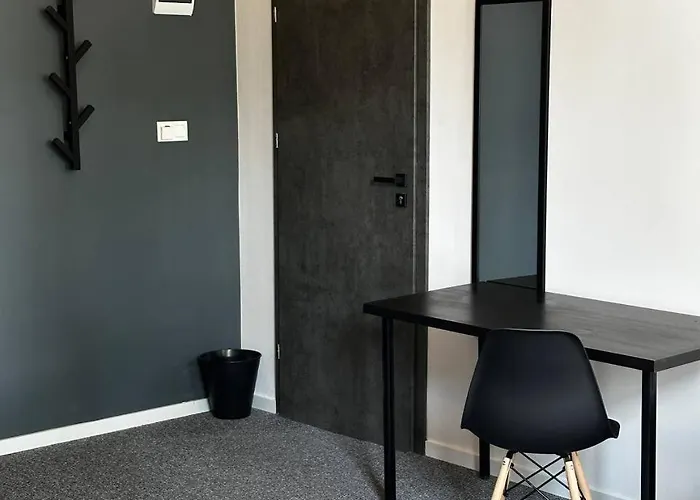 Lanzo St 48 Hostel *