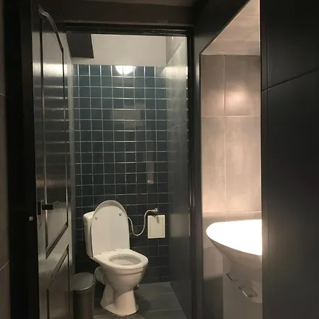 Hostal Lanzo St 48 *